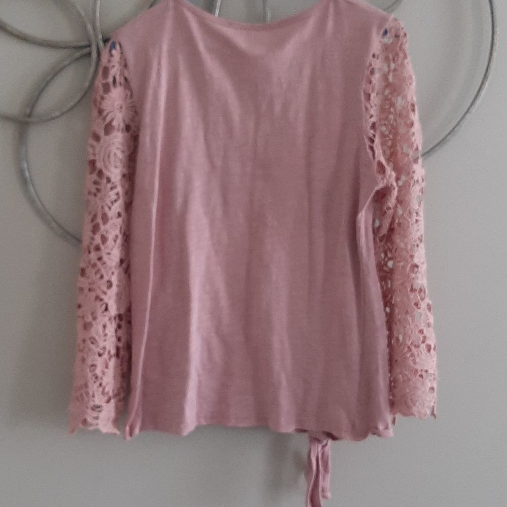 NWT Entro boutique crochet sleeve top - Picture 4 of 5